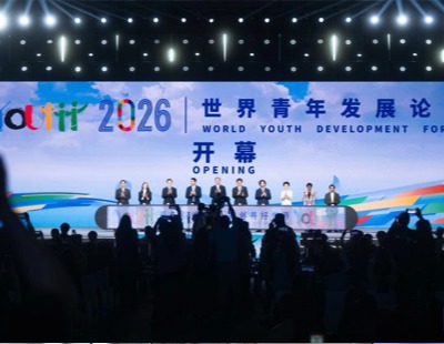 吴镇宇晒费曼王嘉尔合照
